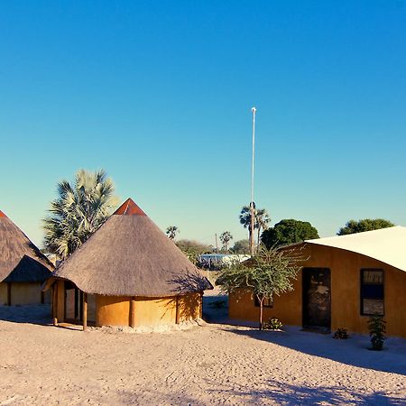 Omupumba Ongula Village Homestead Lodge מראה חיצוני תמונה