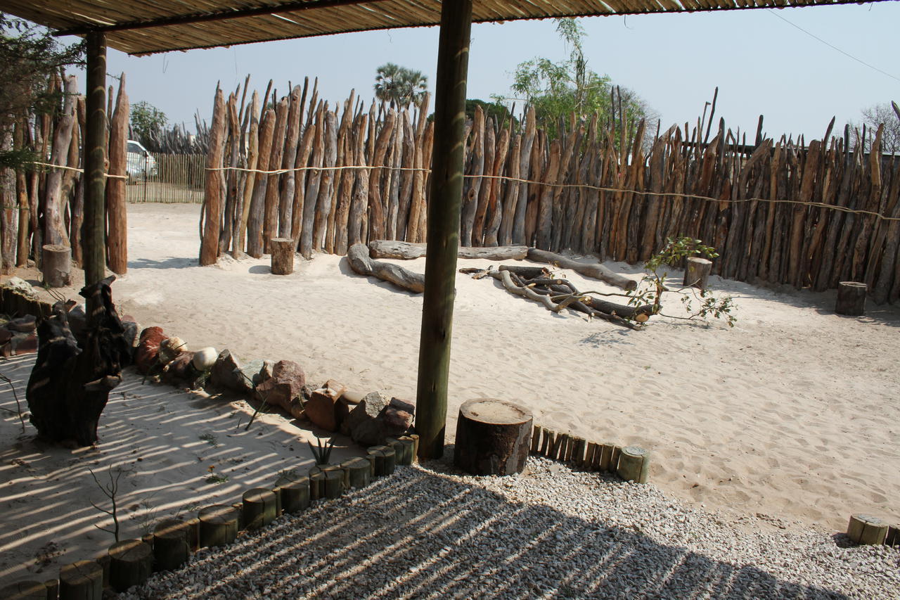 Omupumba Ongula Village Homestead Lodge מראה חיצוני תמונה