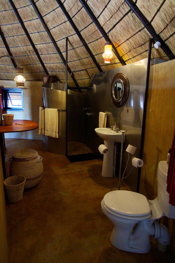 Omupumba Ongula Village Homestead Lodge מראה חיצוני תמונה
