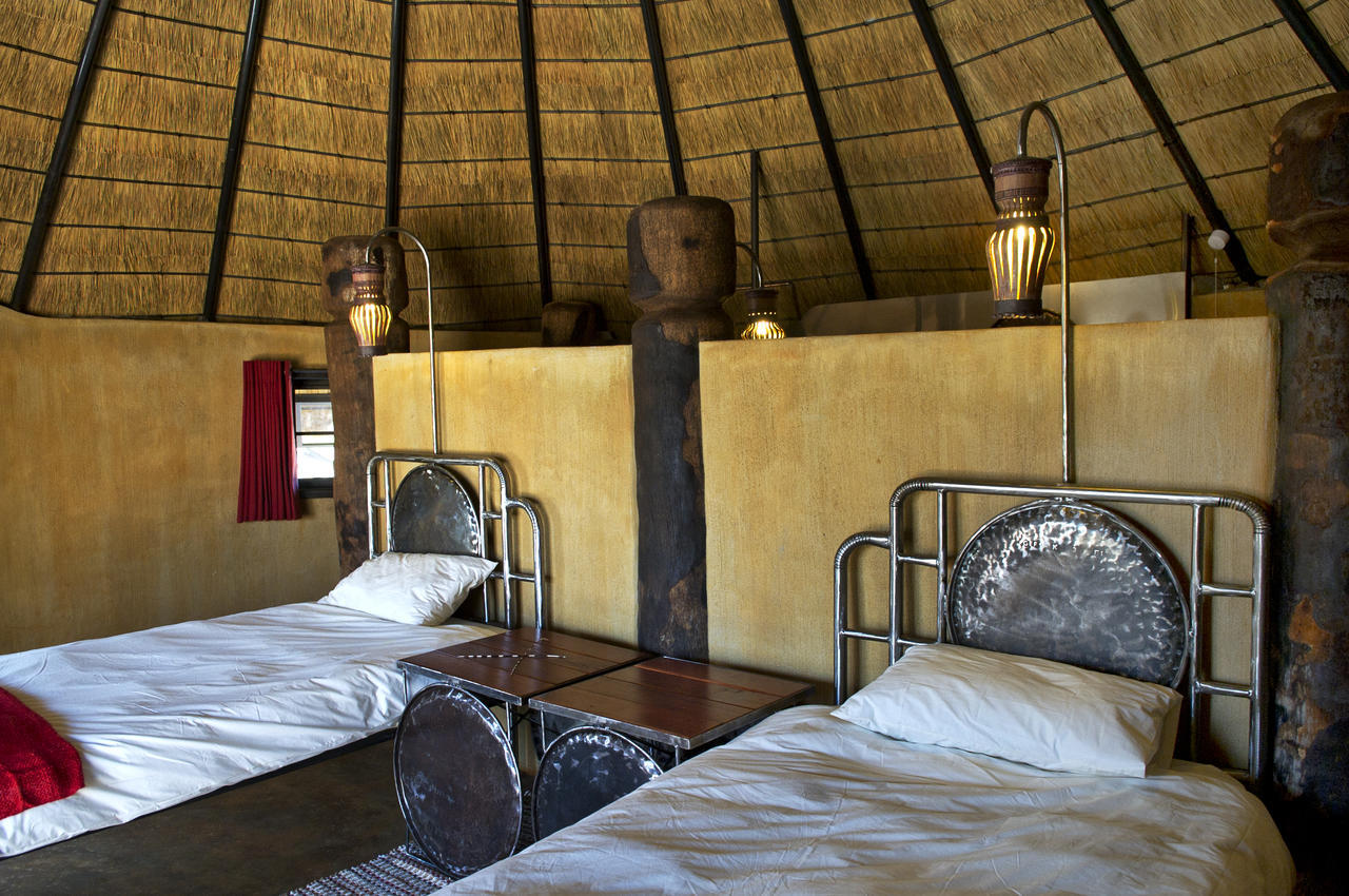 Omupumba Ongula Village Homestead Lodge מראה חיצוני תמונה
