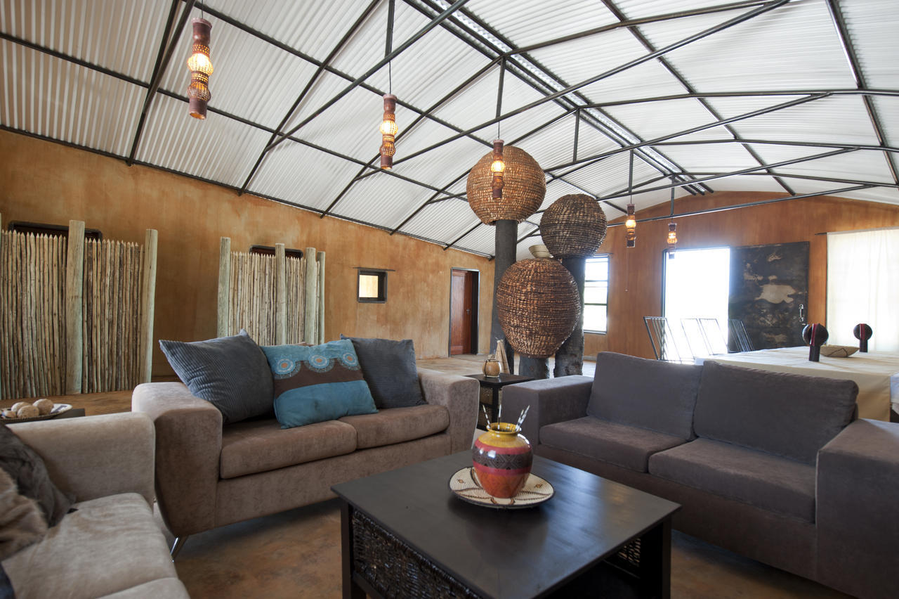 Omupumba Ongula Village Homestead Lodge מראה חיצוני תמונה
