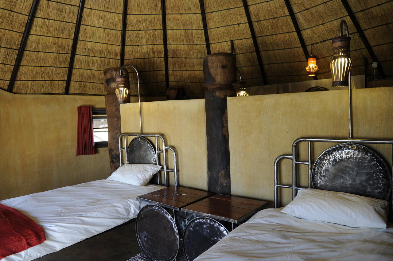 Omupumba Ongula Village Homestead Lodge מראה חיצוני תמונה